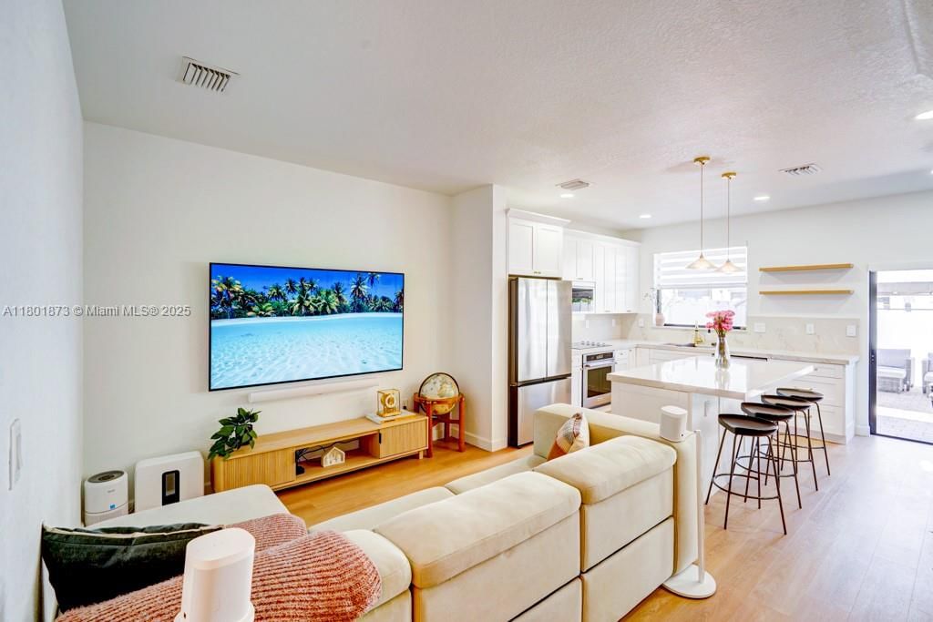 Real estate property located at 10602 33rd Way, Miami-dade, Aquabella Section Two, Hialeah, FL