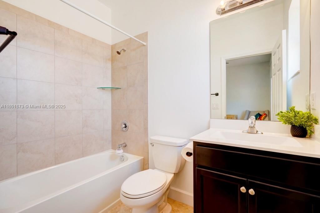 Real estate property located at 10602 33rd Way, Miami-dade, Aquabella Section Two, Hialeah, FL