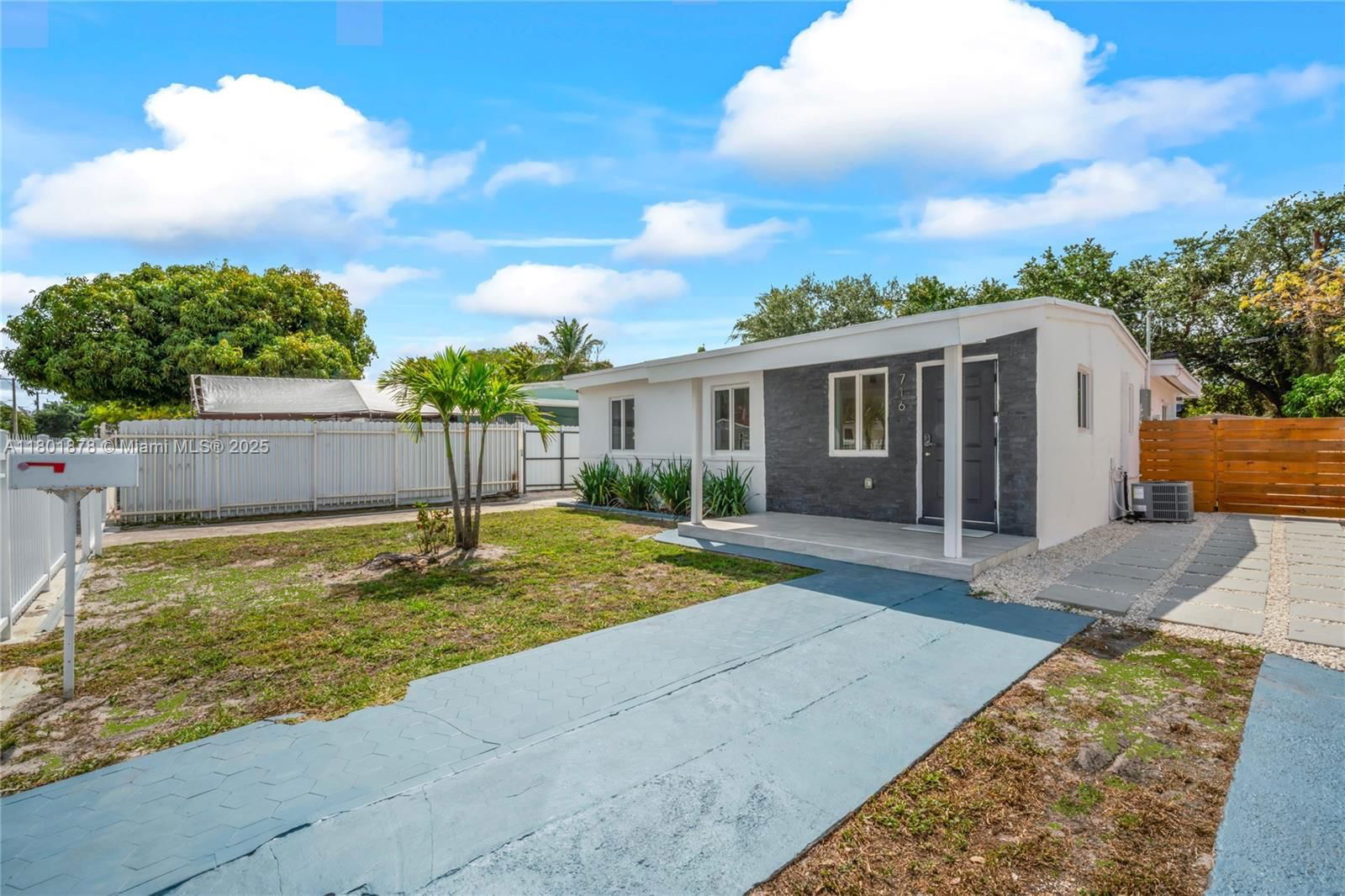 Real estate property located at 716 Burlington St, Miami-dade, Opa Locka Pl No 3, Opa-Locka, FL