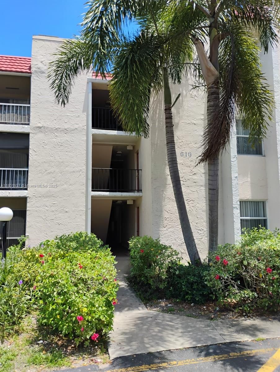Real estate property located at 610 13th St #33, Palm Beach, Spanish Oaks Condo, Boca Raton, FL