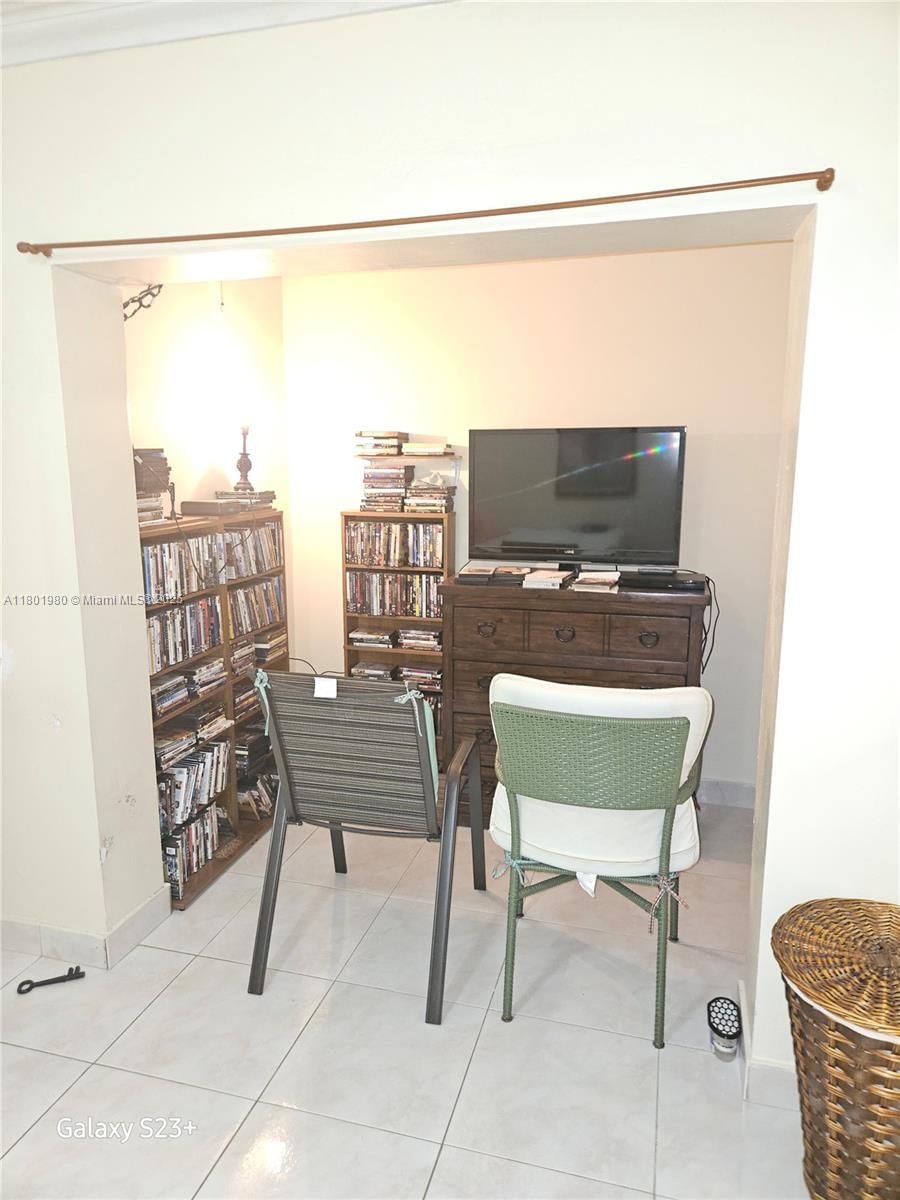 Real estate property located at 931 124th Ct, Miami-dade, Las Casas, Miami, FL
