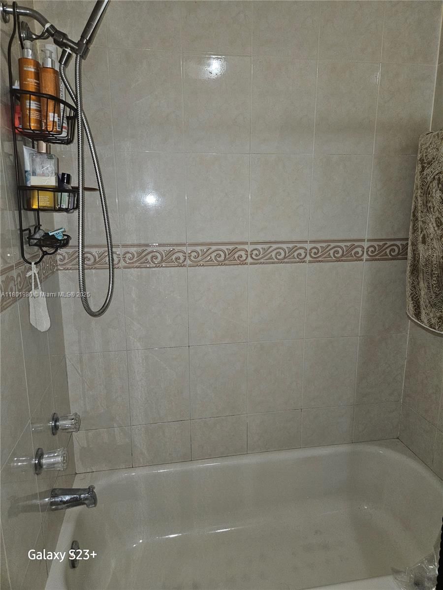 Real estate property located at 931 124th Ct, Miami-dade, Las Casas, Miami, FL