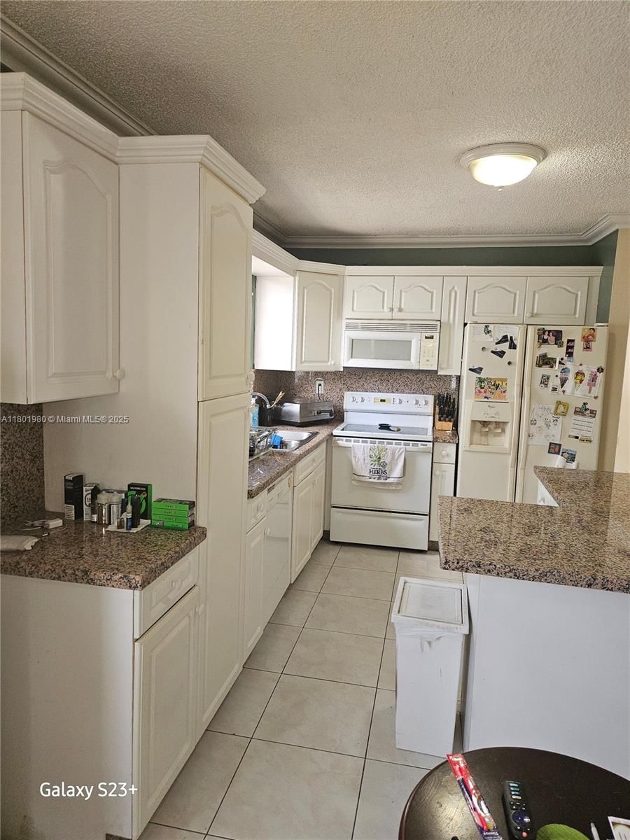 Real estate property located at 931 124th Ct, Miami-dade, Las Casas, Miami, FL