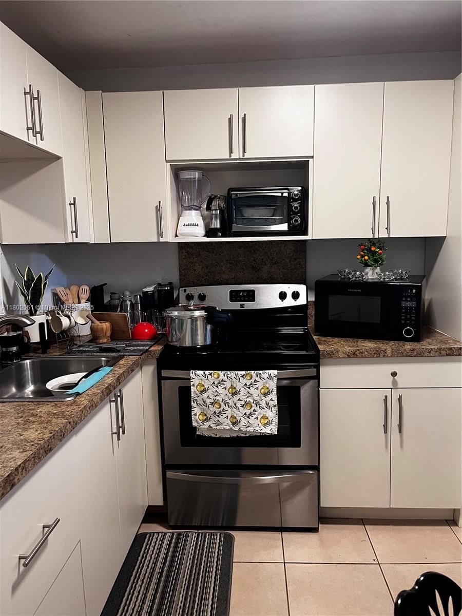 Real estate property located at 19715 114th Ave #257, Miami-dade, Point South Condo, Miami, FL