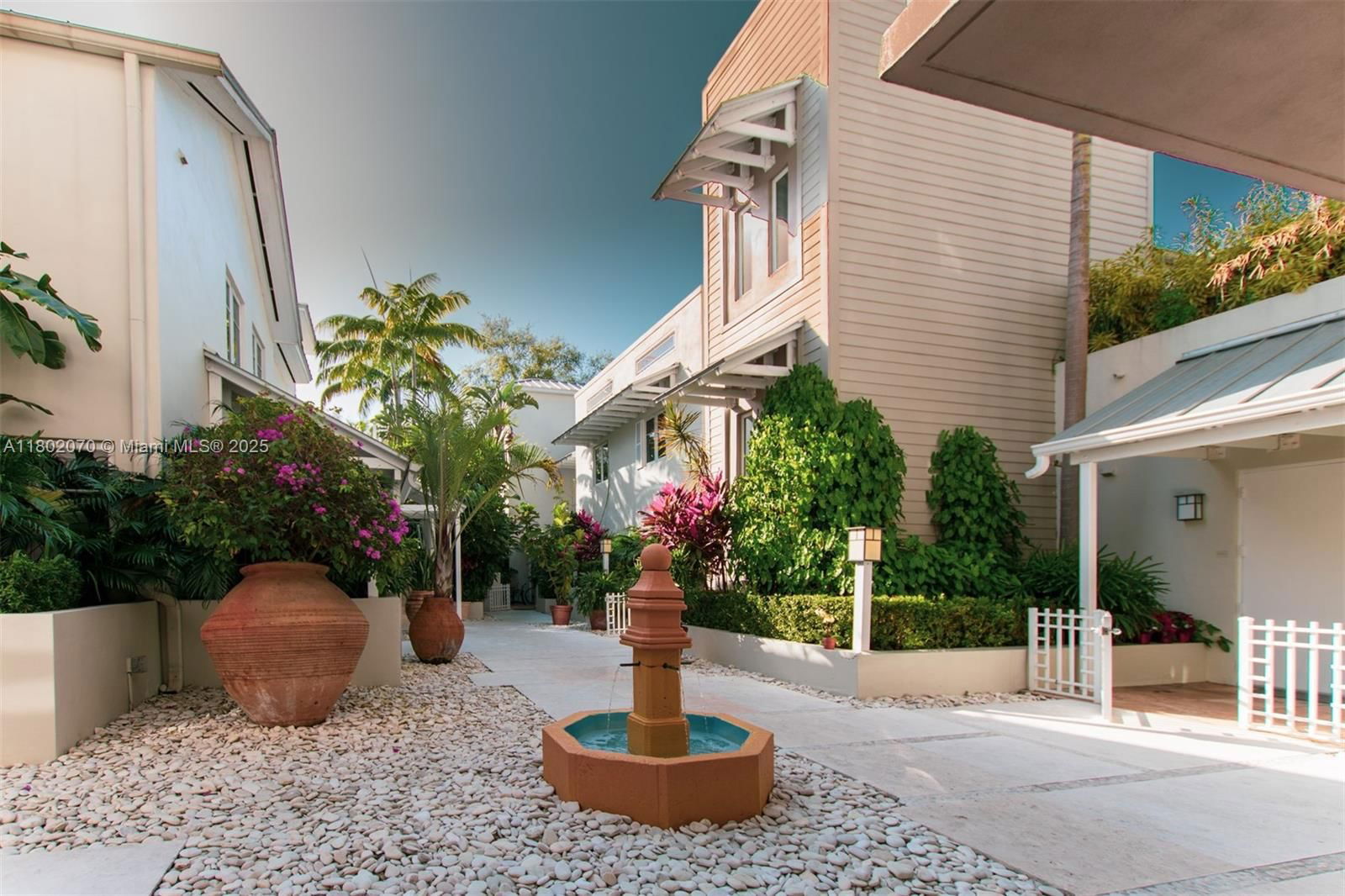 Real estate property located at 3540 Main Hwy #203, Miami-dade, Grove Garden Residences C, Coconut Grove, FL