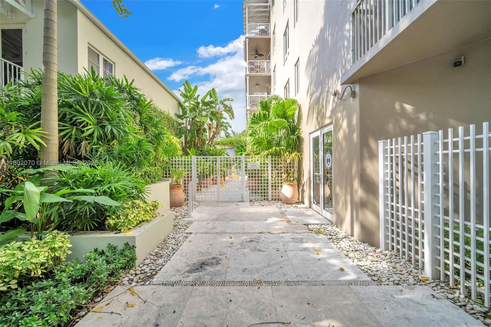 Real estate property located at 3540 Main Hwy #203, Miami-dade, Grove Garden Residences C, Coconut Grove, FL