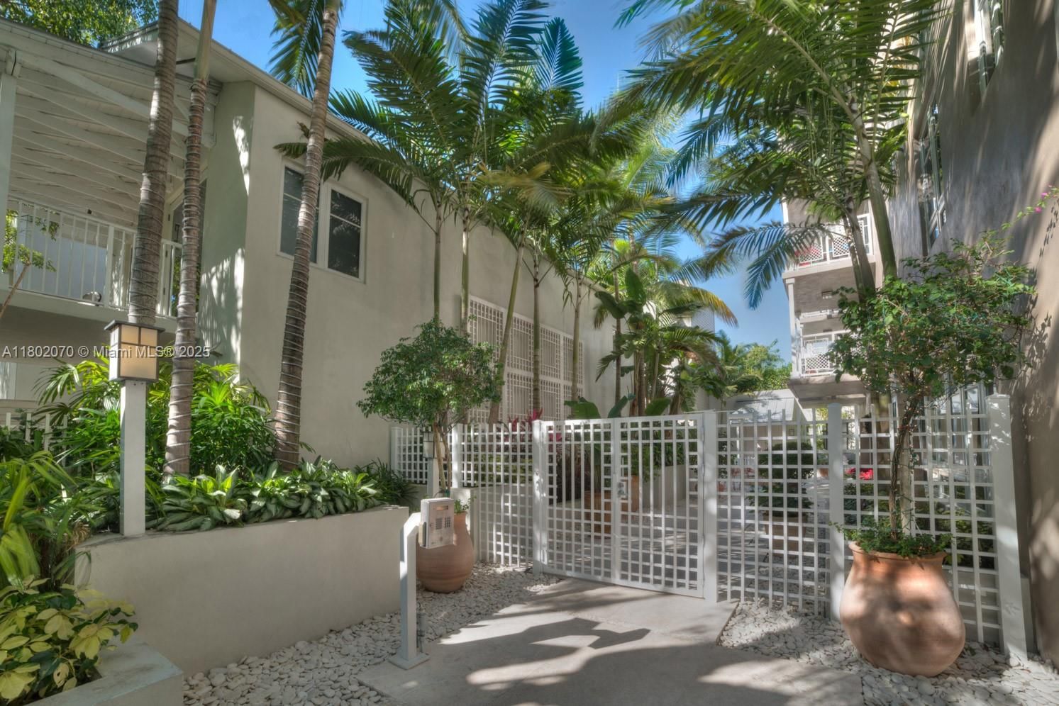 Real estate property located at 3540 Main Hwy #203, Miami-dade, Grove Garden Residences C, Coconut Grove, FL
