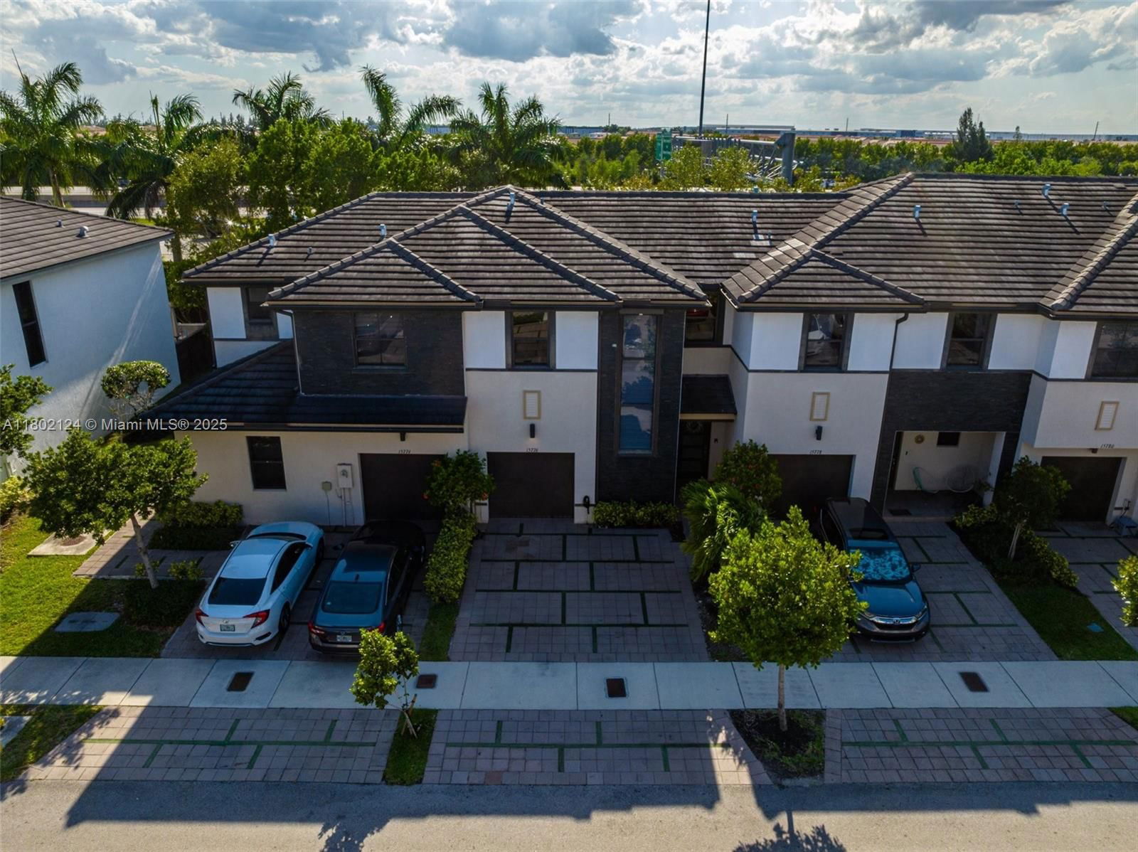 Real estate property located at 15776 91st Ct, Miami-dade, Dunnwoody Lake, Miami Lakes, FL