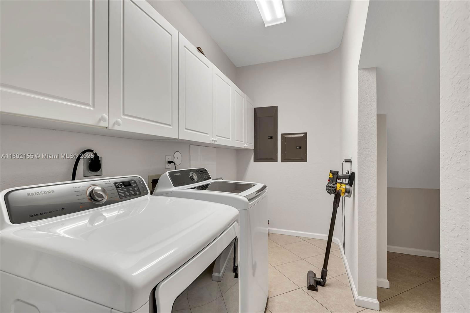Real estate property located at 2521 Hunters Run Way, Broward, Weston Hills, Weston, FL