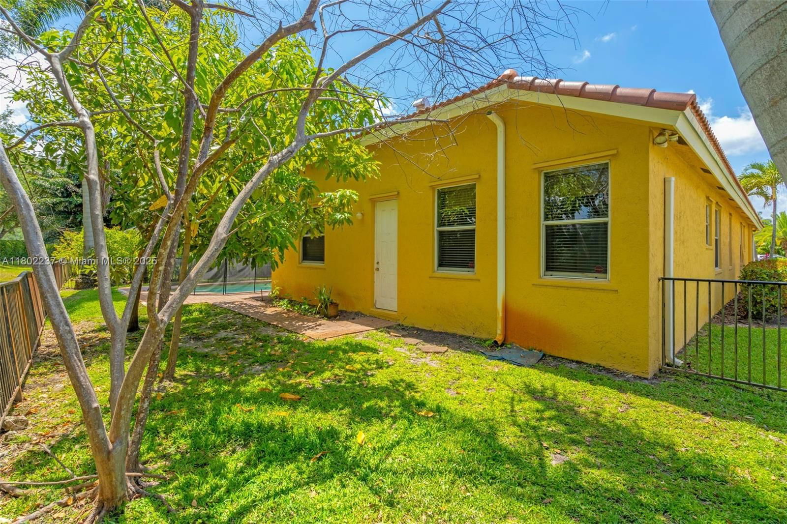 Real estate property located at 18951 30th St, Broward, Sunset Lakes Plat One, Miramar, FL