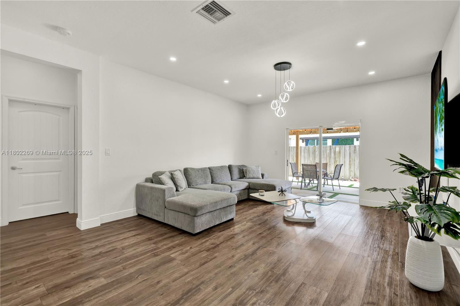 Real estate property located at 3472 2nd St, Miami-dade, Antigua At Oasis, Homestead, FL