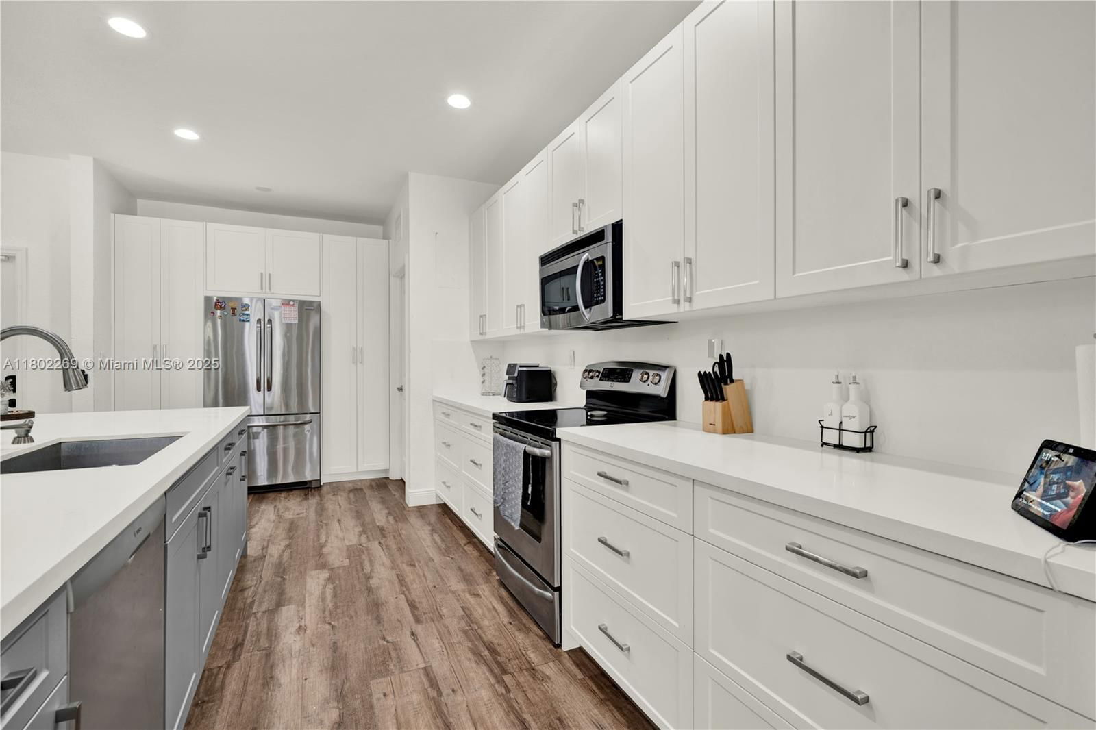 Real estate property located at 3472 2nd St, Miami-dade, Antigua At Oasis, Homestead, FL