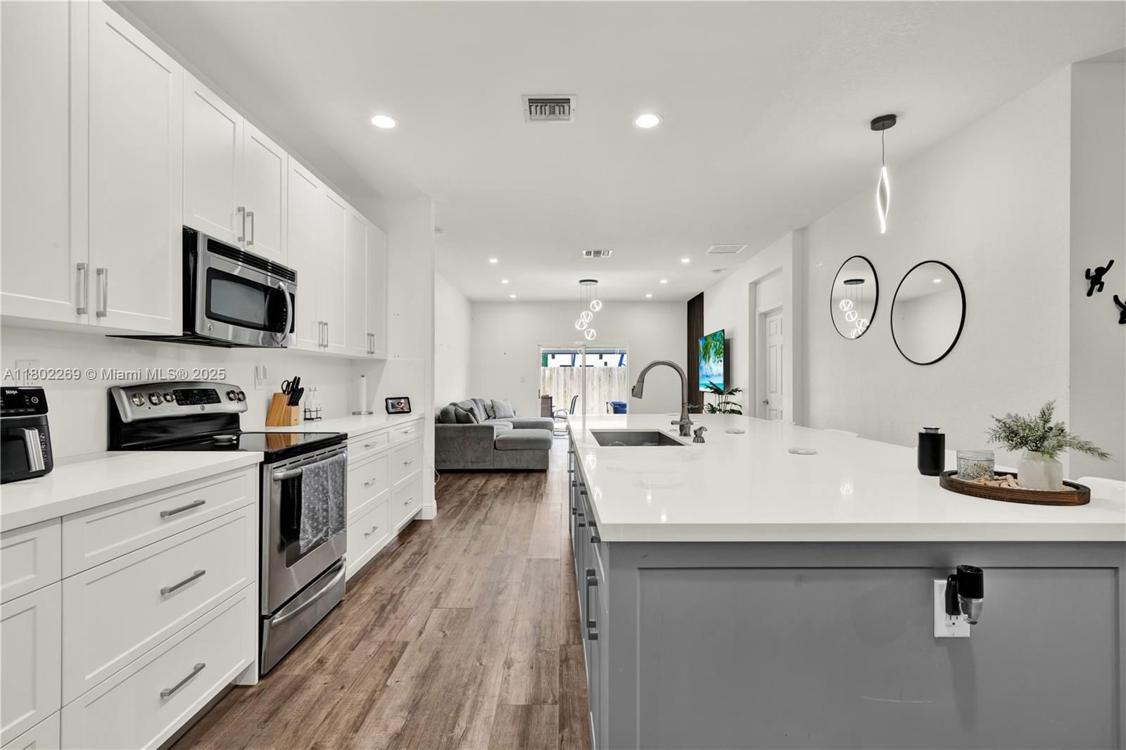 Real estate property located at 3472 2nd St, Miami-dade, Antigua At Oasis, Homestead, FL