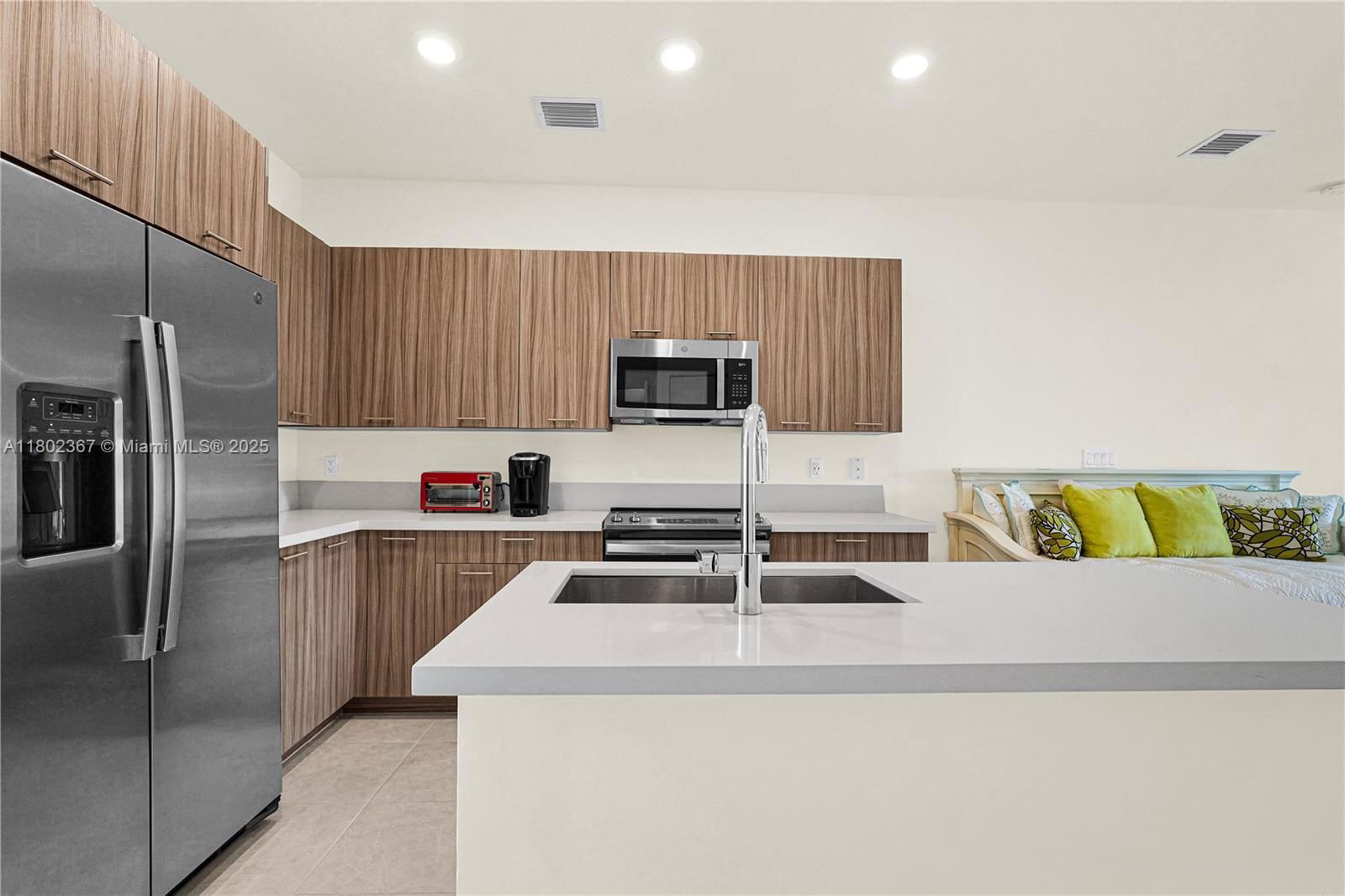 Real estate property located at 8301 41st St B-303, Miami-dade, Downtown Doral South Phas, Doral, FL