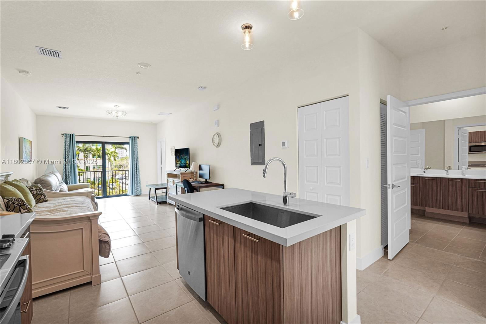 Real estate property located at 8301 41st St B-303, Miami-dade, Downtown Doral South Phas, Doral, FL