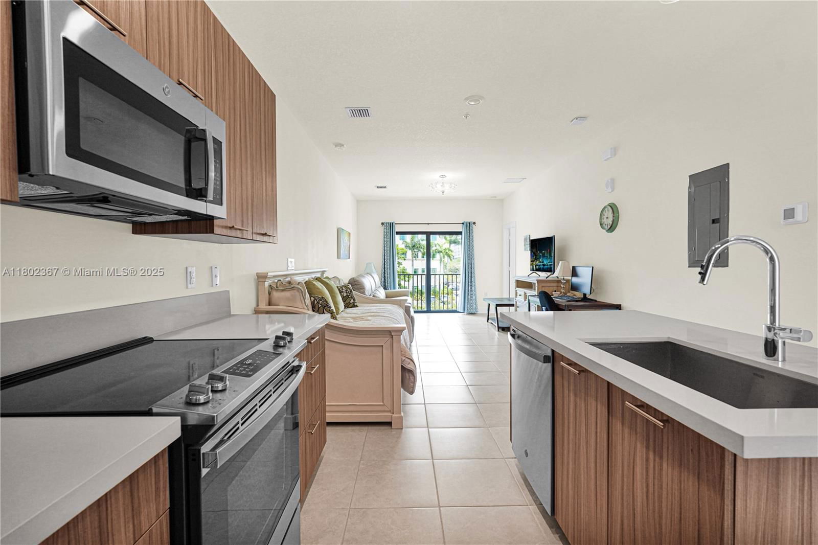 Real estate property located at 8301 41st St B-303, Miami-dade, Downtown Doral South Phas, Doral, FL