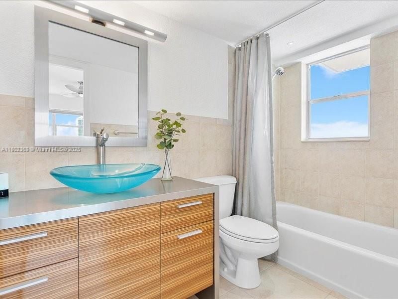 Real estate property located at 7620 Carlyle Ave #702, Miami-dade, Carlyle Plaza Condo, Miami Beach, FL