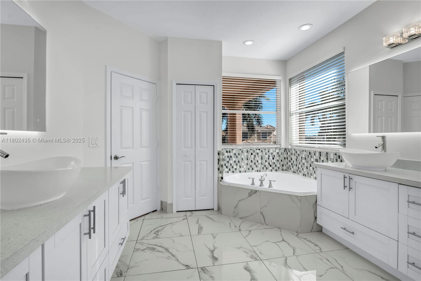 Real estate property located at 18900 32nd Ct, Broward, Sunset Lakes Plat One, Miramar, FL