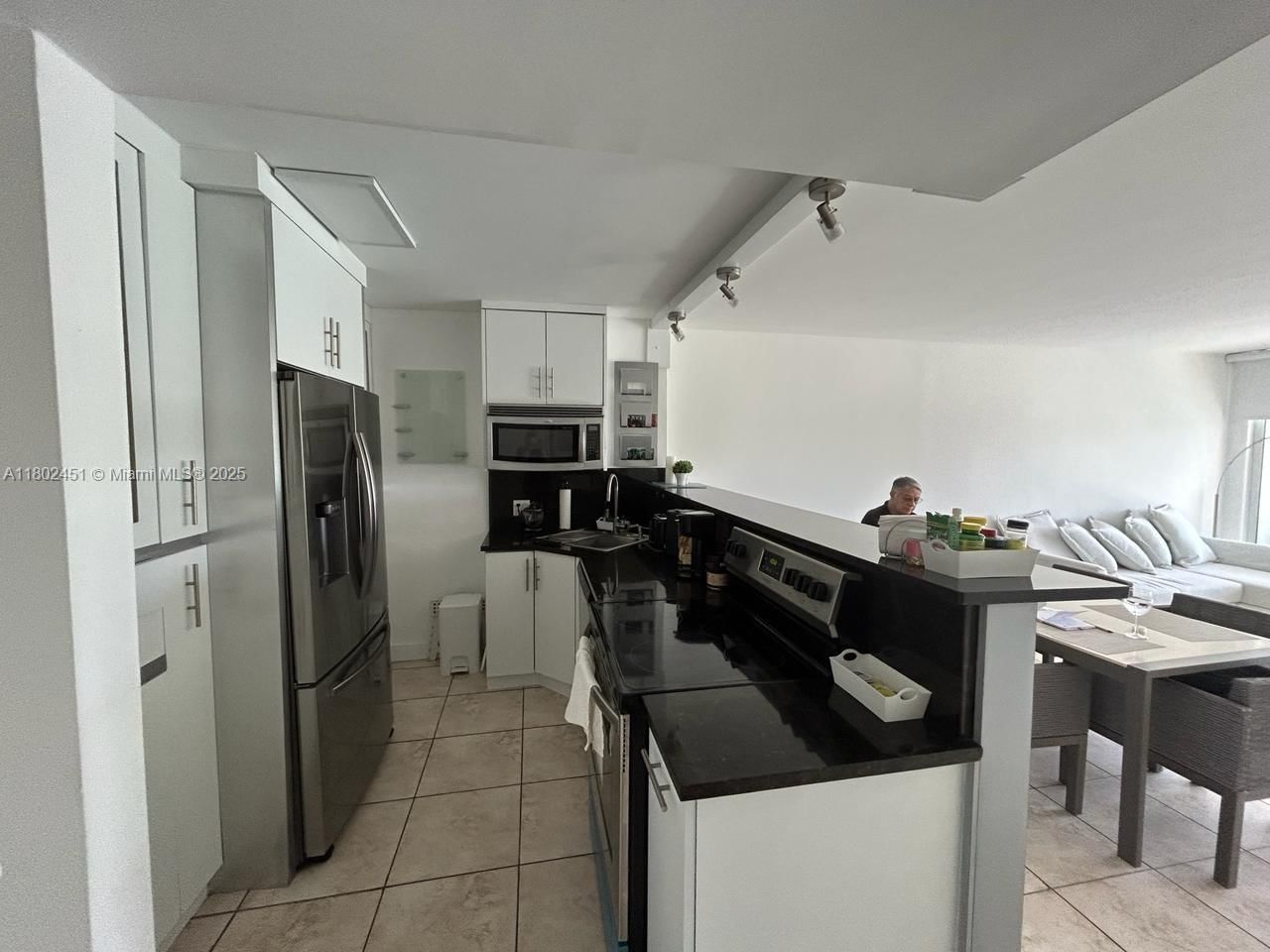 Real estate property located at 100 Bayview Dr #309, Miami-dade, Arlen House East Condo, Sunny Isles Beach, FL