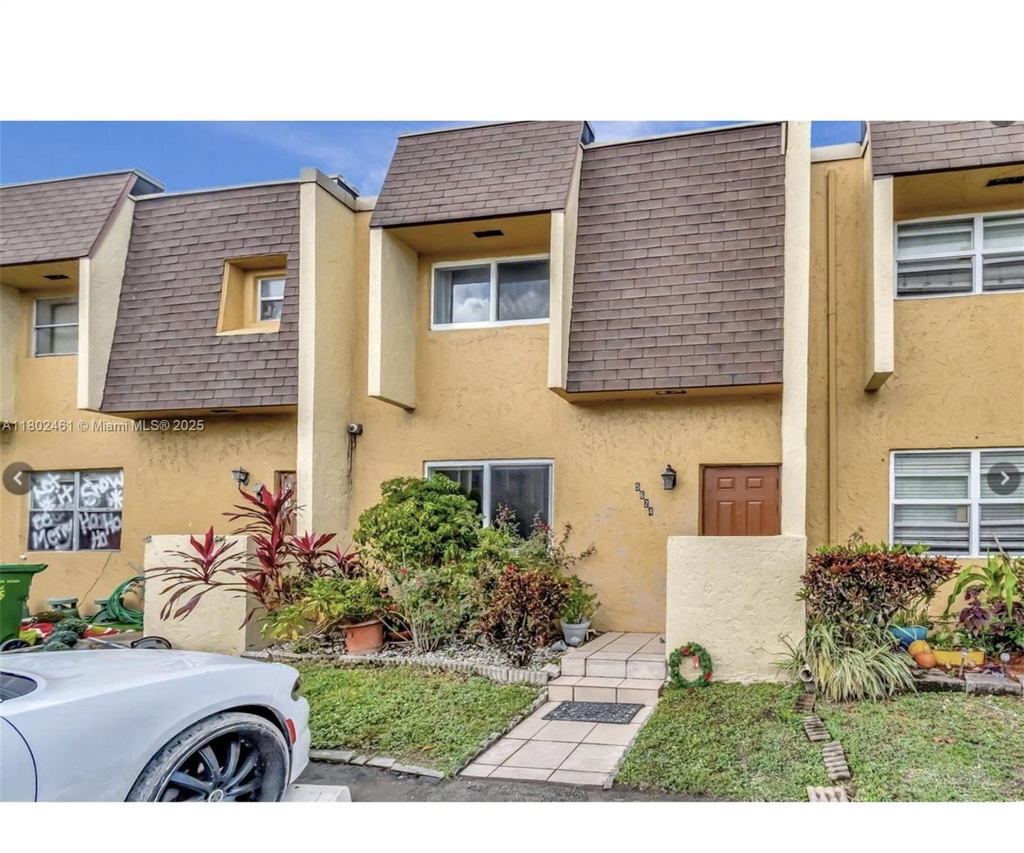 Real estate property located at 5624 Blueberry Ct #168, Broward, Blueberry Hill Iv Condo, Lauderhill, FL