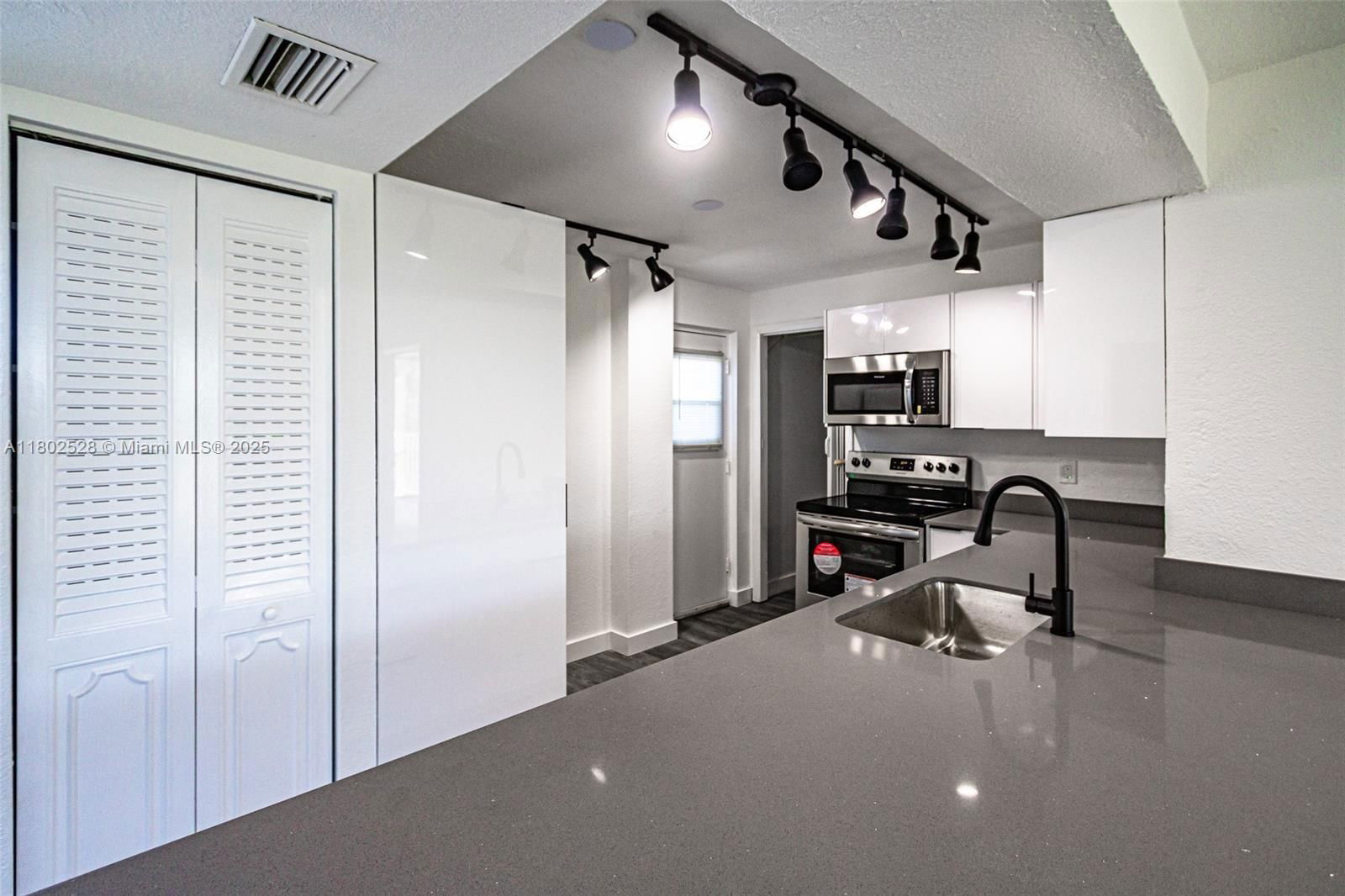 Real estate property located at 250 67th St #322, Palm Beach, Boca Teeca Condo 6, Boca Raton, FL