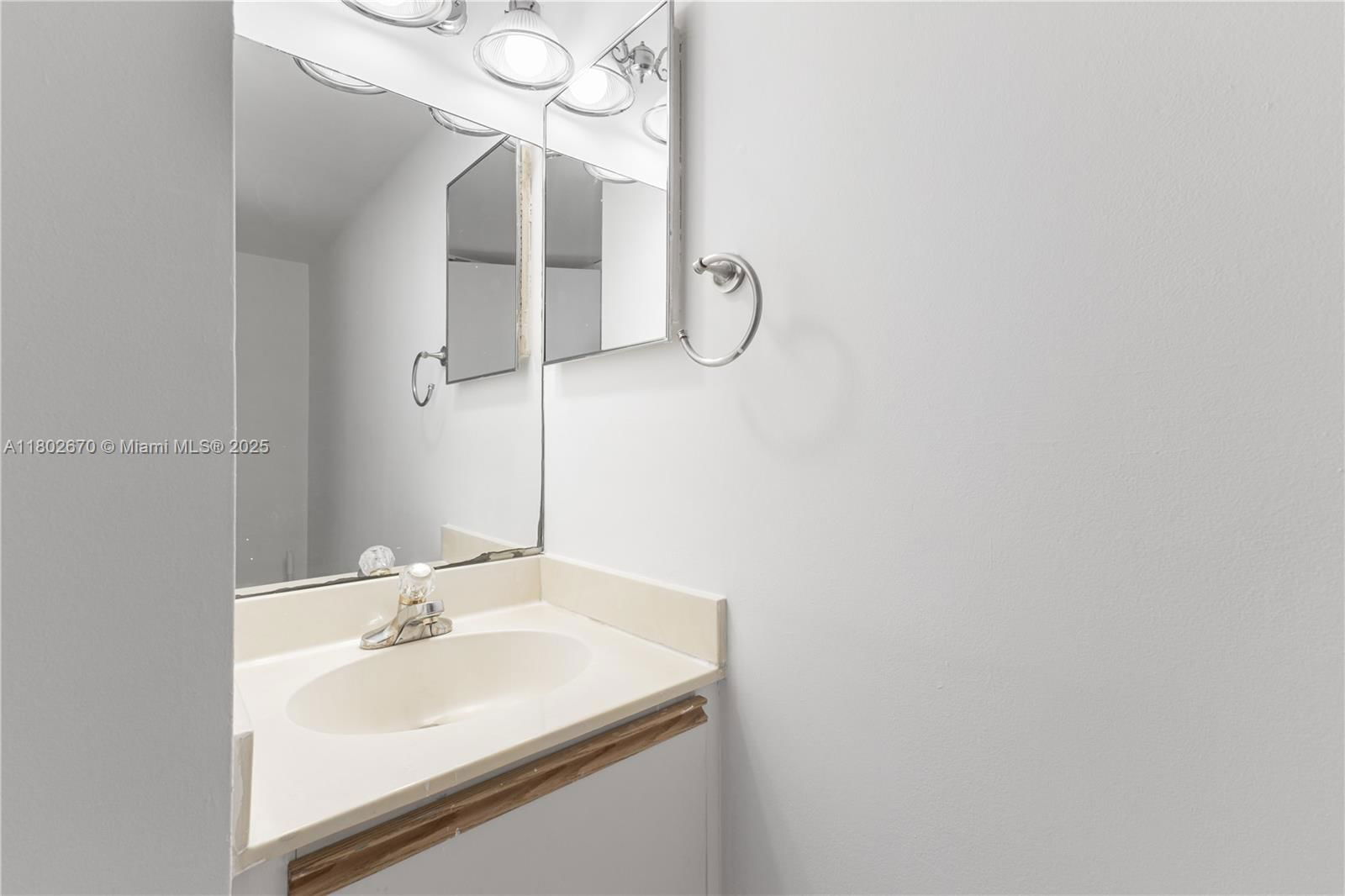 Real estate property located at 540 Brickell Key Dr #904, Miami-dade, Brickell Key Ii Condo, Miami, FL