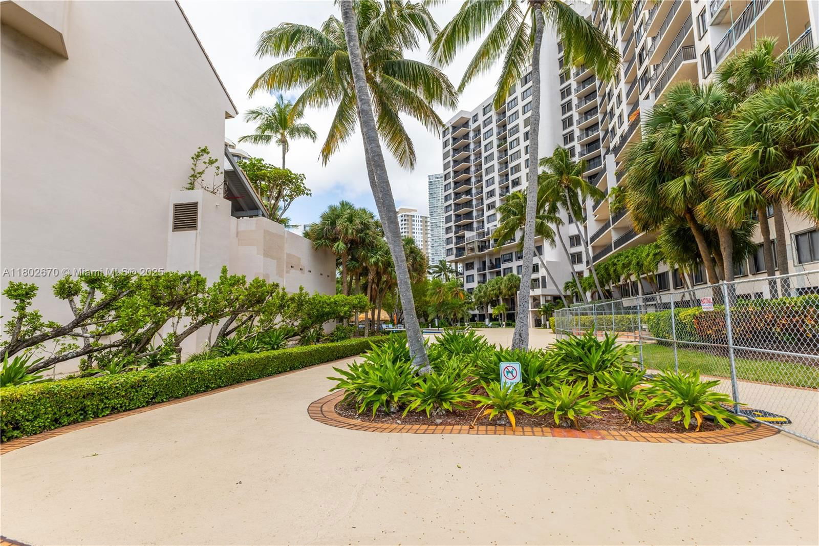 Real estate property located at 540 Brickell Key Dr #904, Miami-dade, Brickell Key Ii Condo, Miami, FL