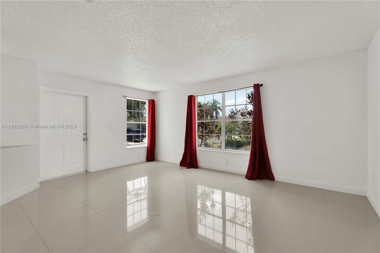 Real estate property located at 9826 222nd Ter, Miami-dade, Lakes By The Bay Sec 5, Cutler Bay, FL
