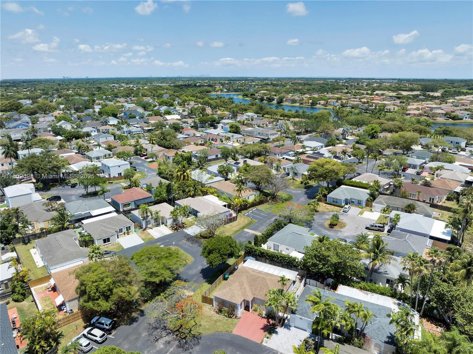 Real estate property located at 9826 222nd Ter, Miami-dade, Lakes By The Bay Sec 5, Cutler Bay, FL