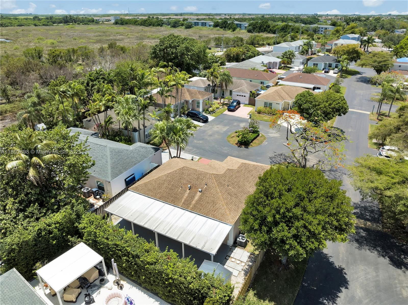 Real estate property located at 9826 222nd Ter, Miami-dade, Lakes By The Bay Sec 5, Cutler Bay, FL
