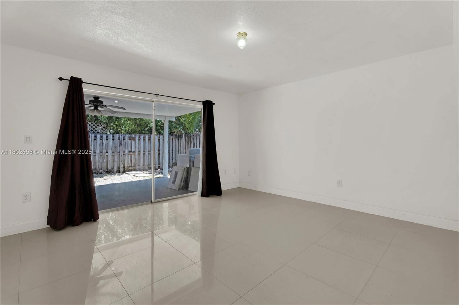 Real estate property located at 9826 222nd Ter, Miami-dade, Lakes By The Bay Sec 5, Cutler Bay, FL