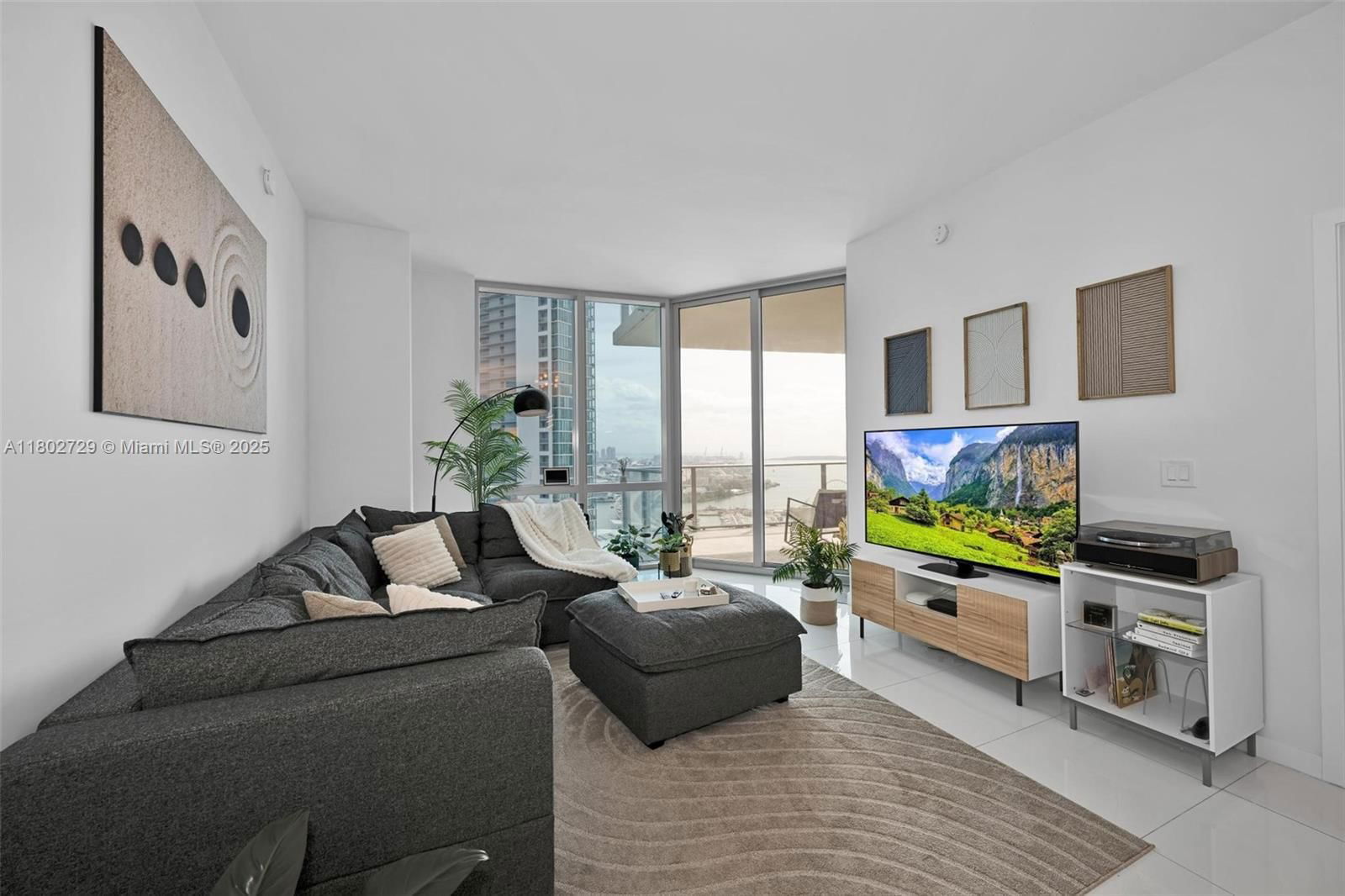 Real estate property located at 851 1st Ave #3107, Miami-dade, Paramount Miami Worldcent, Miami, FL