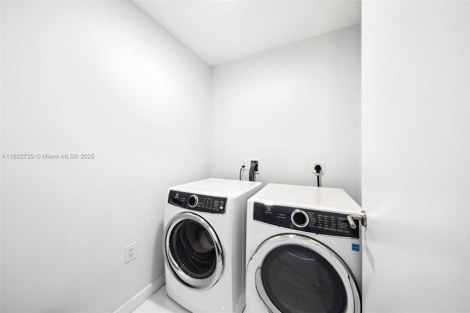 Real estate property located at 851 1st Ave #3107, Miami-dade, Paramount Miami Worldcent, Miami, FL