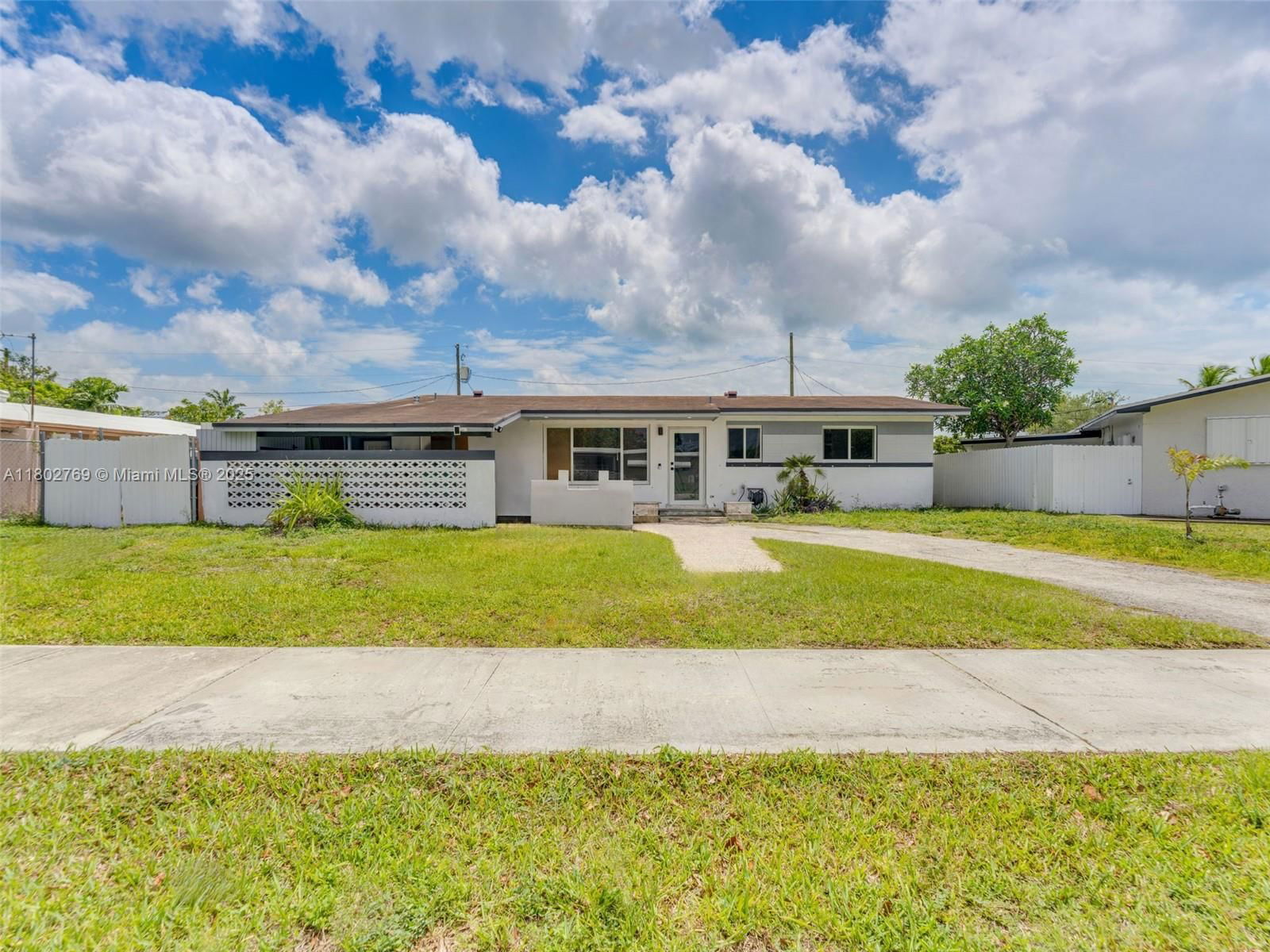 Real estate property located at 19931 Gulfstream Rd, Miami-dade, Pine Tree Manor Sec 3, Cutler Bay, FL
