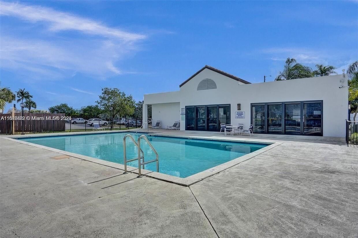 Real estate property located at 212 Lake Pointe Dr #210, Broward, Lake Pointe Condominium N, Oakland Park, FL