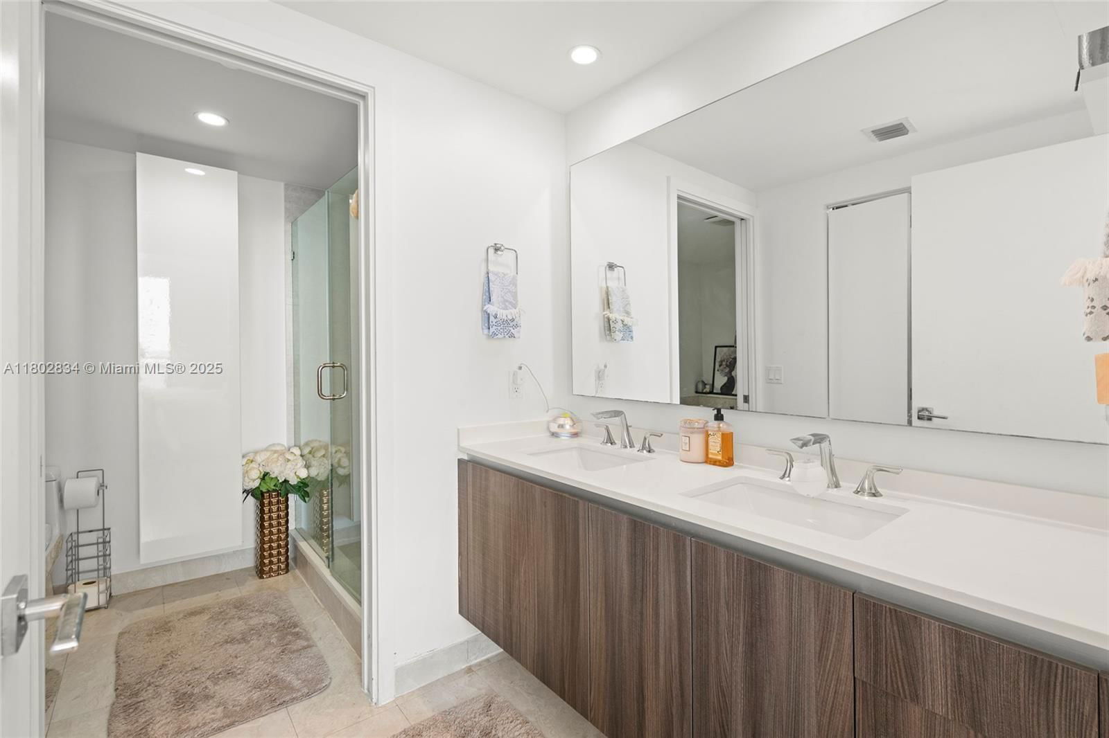 Real estate property located at 488 18th St #704, Miami-dade, Aria On The Bay Condo, Miami, FL