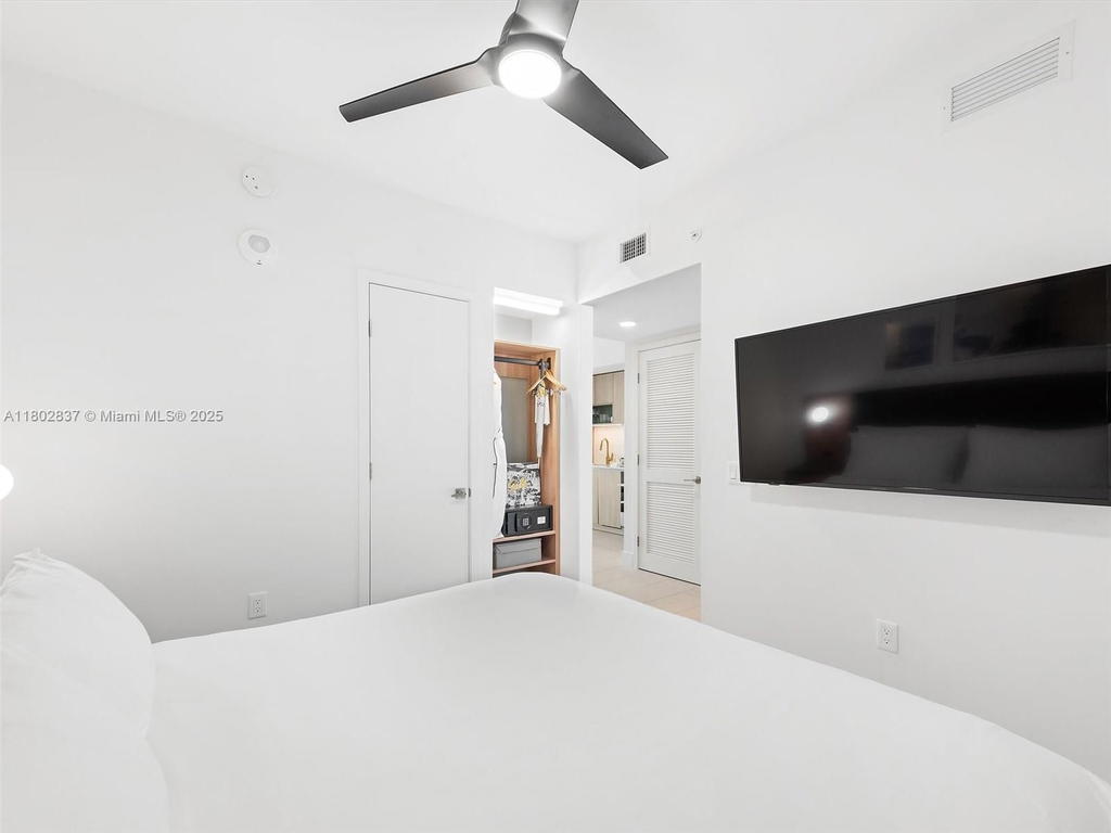 Real estate property located at 601 1 #3403, Miami-dade, Gale, Miami, FL