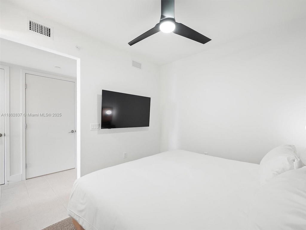 Real estate property located at 601 1 #3403, Miami-dade, Gale, Miami, FL