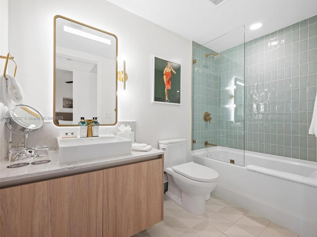 Real estate property located at 601 1 #3403, Miami-dade, Gale, Miami, FL