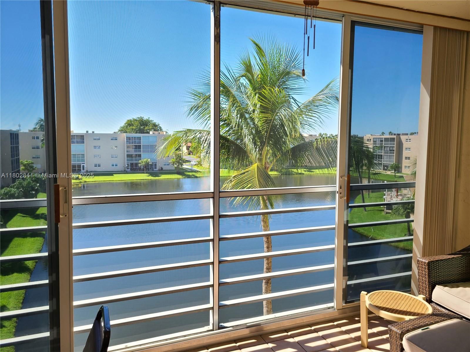 Real estate property located at 424 10th St #405, Broward, Meadowbrook Lakes Condo, Dania Beach, FL