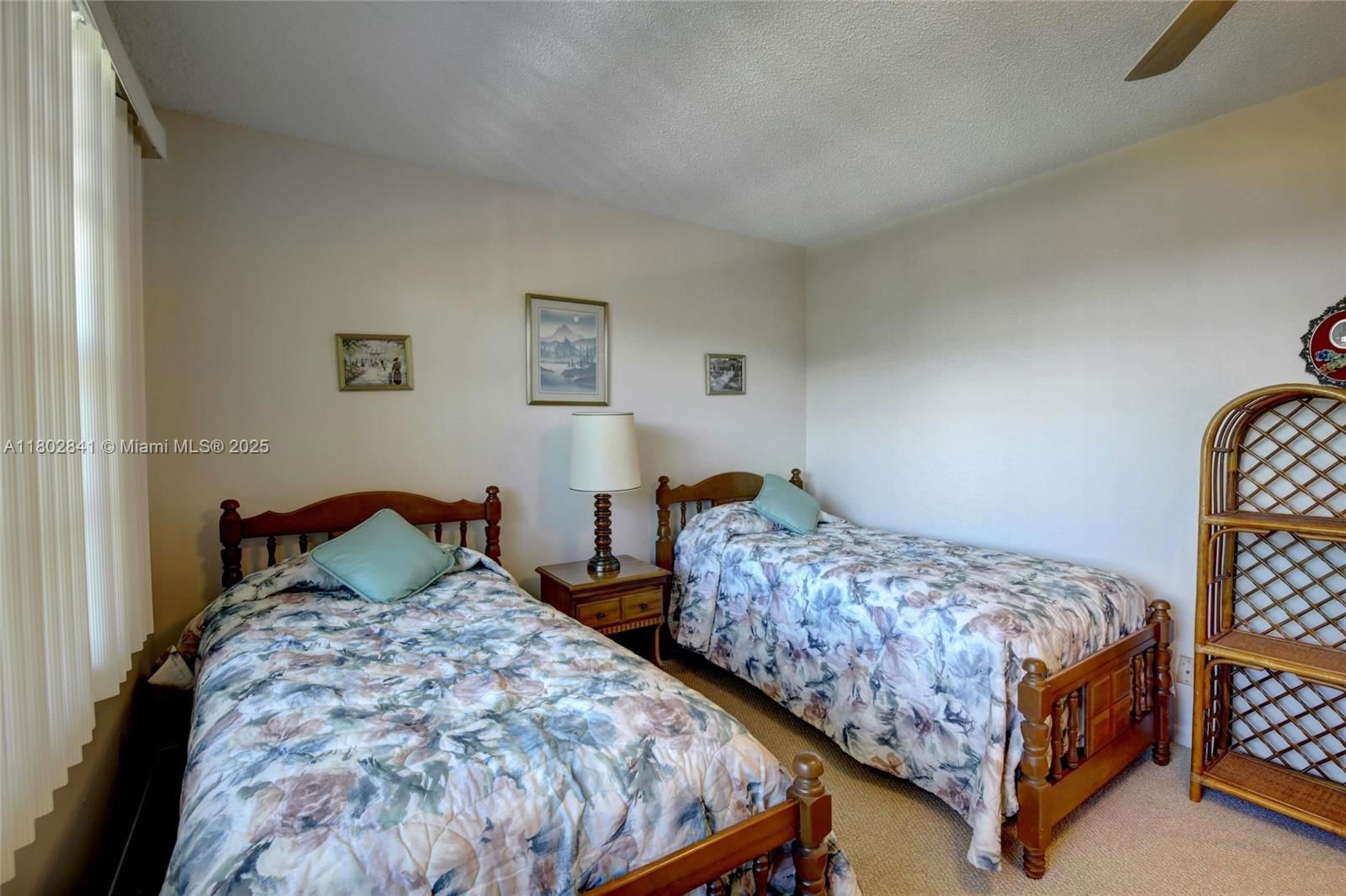 Real estate property located at 424 10th St #405, Broward, Meadowbrook Lakes Condo, Dania Beach, FL