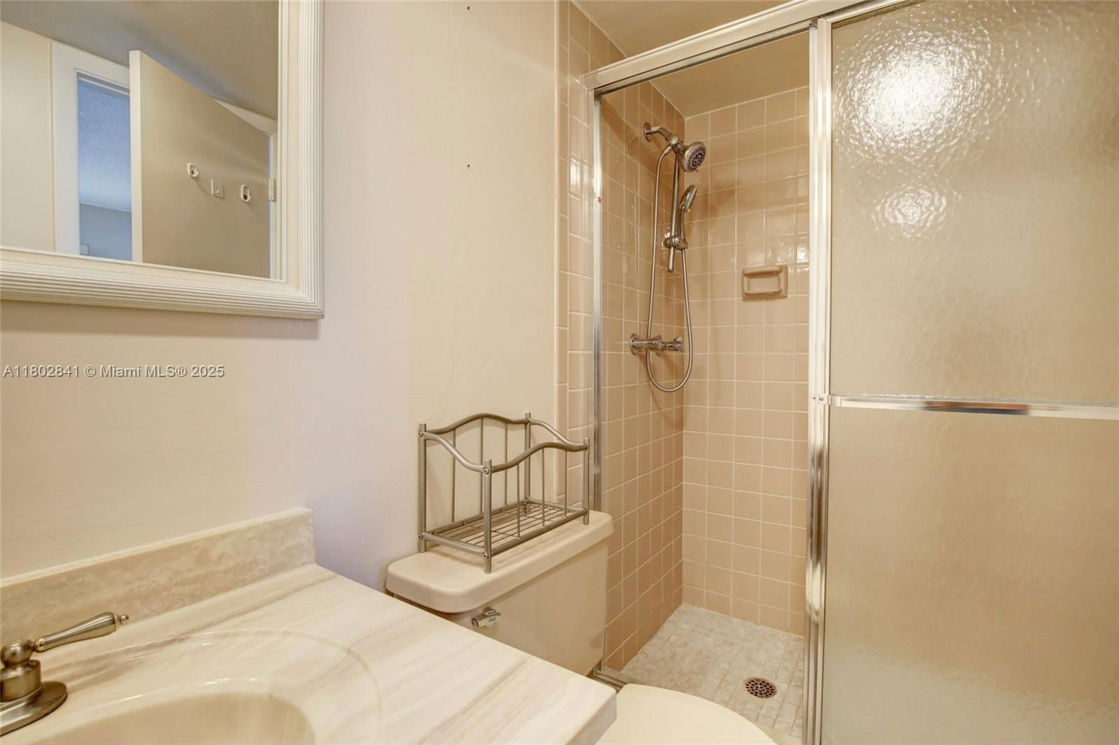 Real estate property located at 424 10th St #405, Broward, Meadowbrook Lakes Condo, Dania Beach, FL