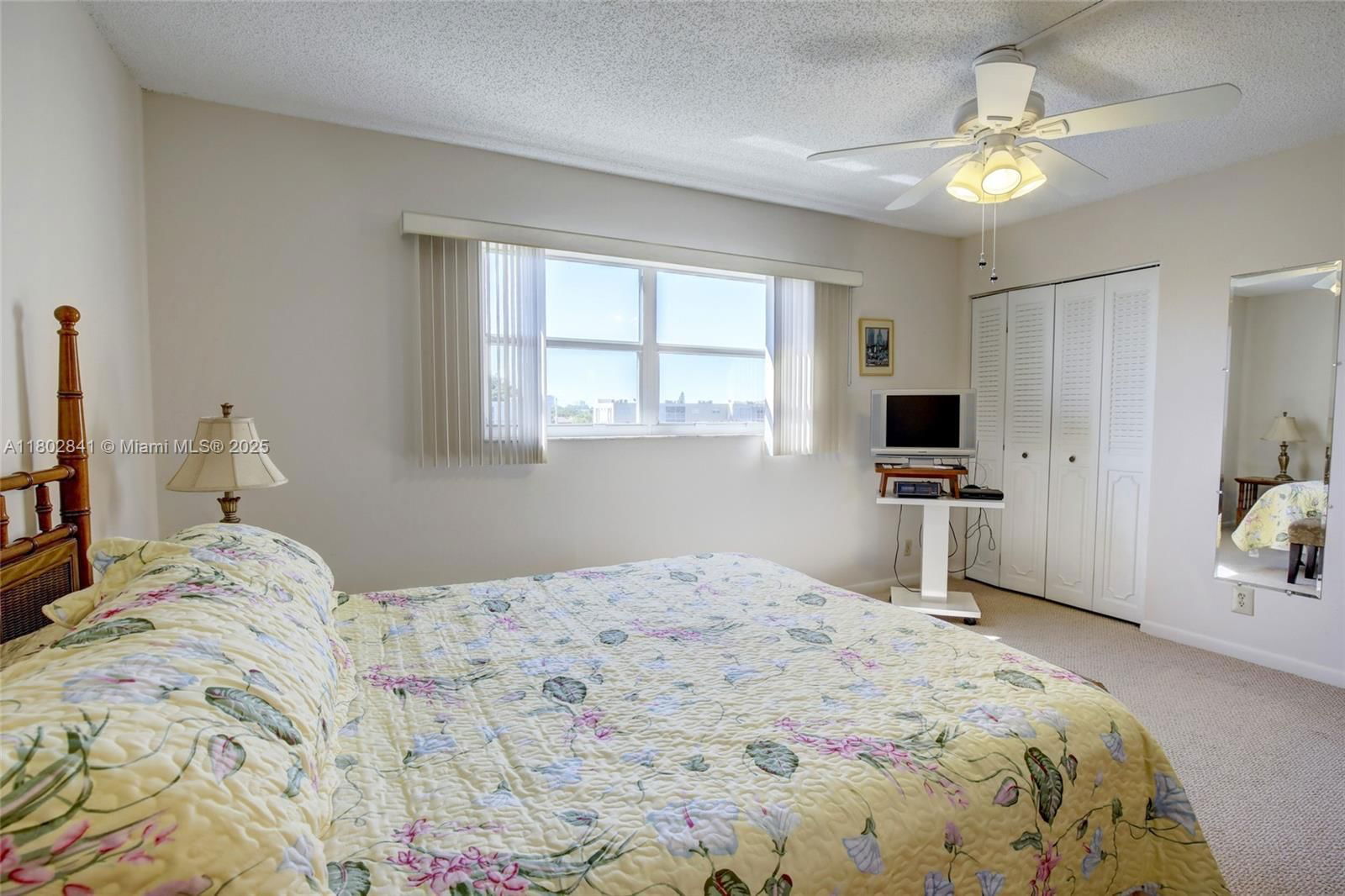 Real estate property located at 424 10th St #405, Broward, Meadowbrook Lakes Condo, Dania Beach, FL
