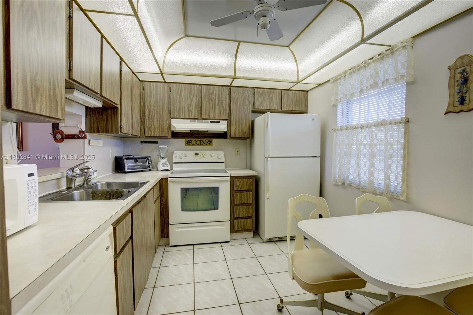 Real estate property located at 424 10th St #405, Broward, Meadowbrook Lakes Condo, Dania Beach, FL