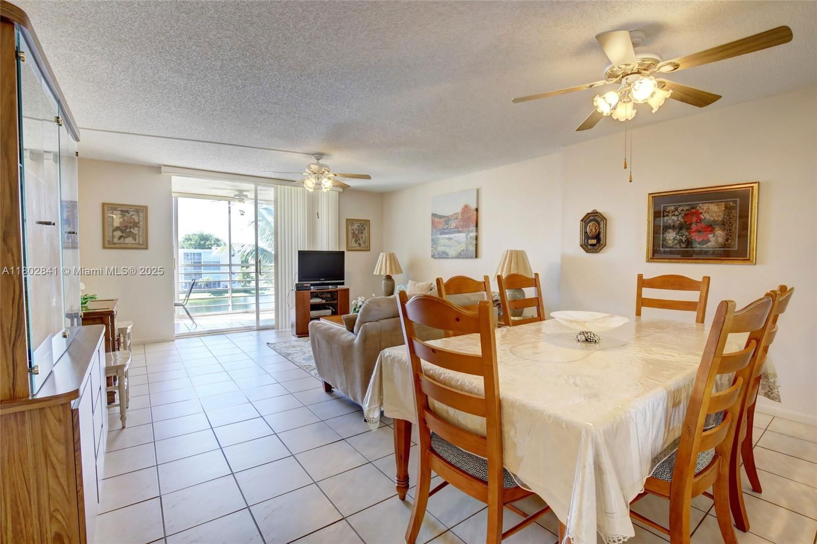 Real estate property located at 424 10th St #405, Broward, Meadowbrook Lakes Condo, Dania Beach, FL