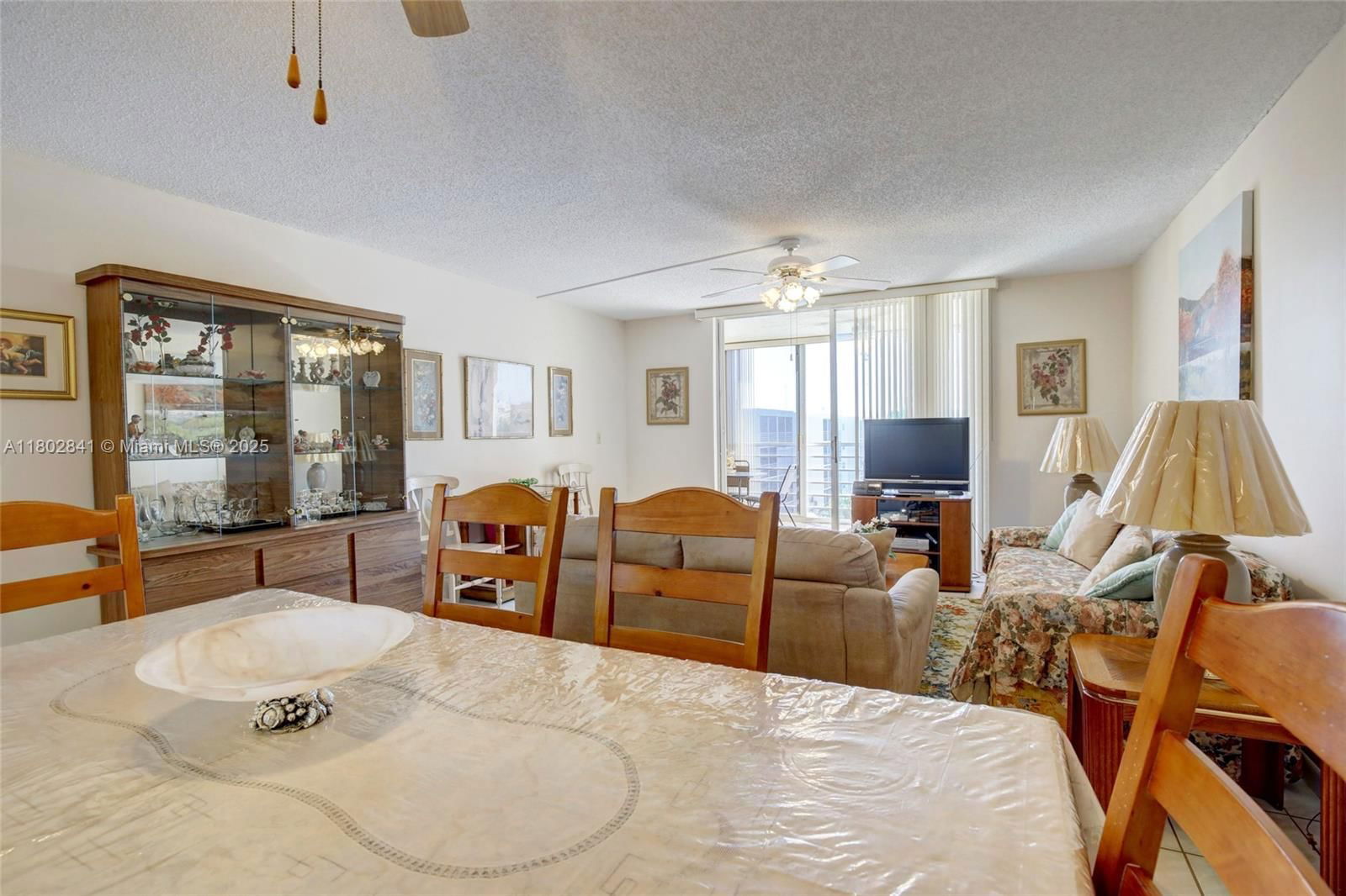 Real estate property located at 424 10th St #405, Broward, Meadowbrook Lakes Condo, Dania Beach, FL