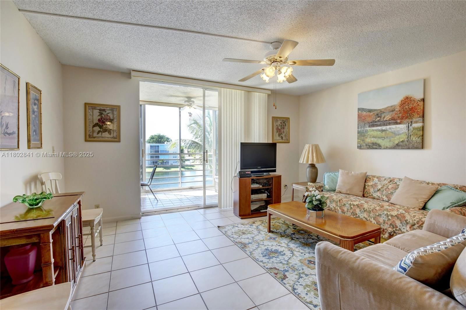 Real estate property located at 424 10th St #405, Broward, Meadowbrook Lakes Condo, Dania Beach, FL