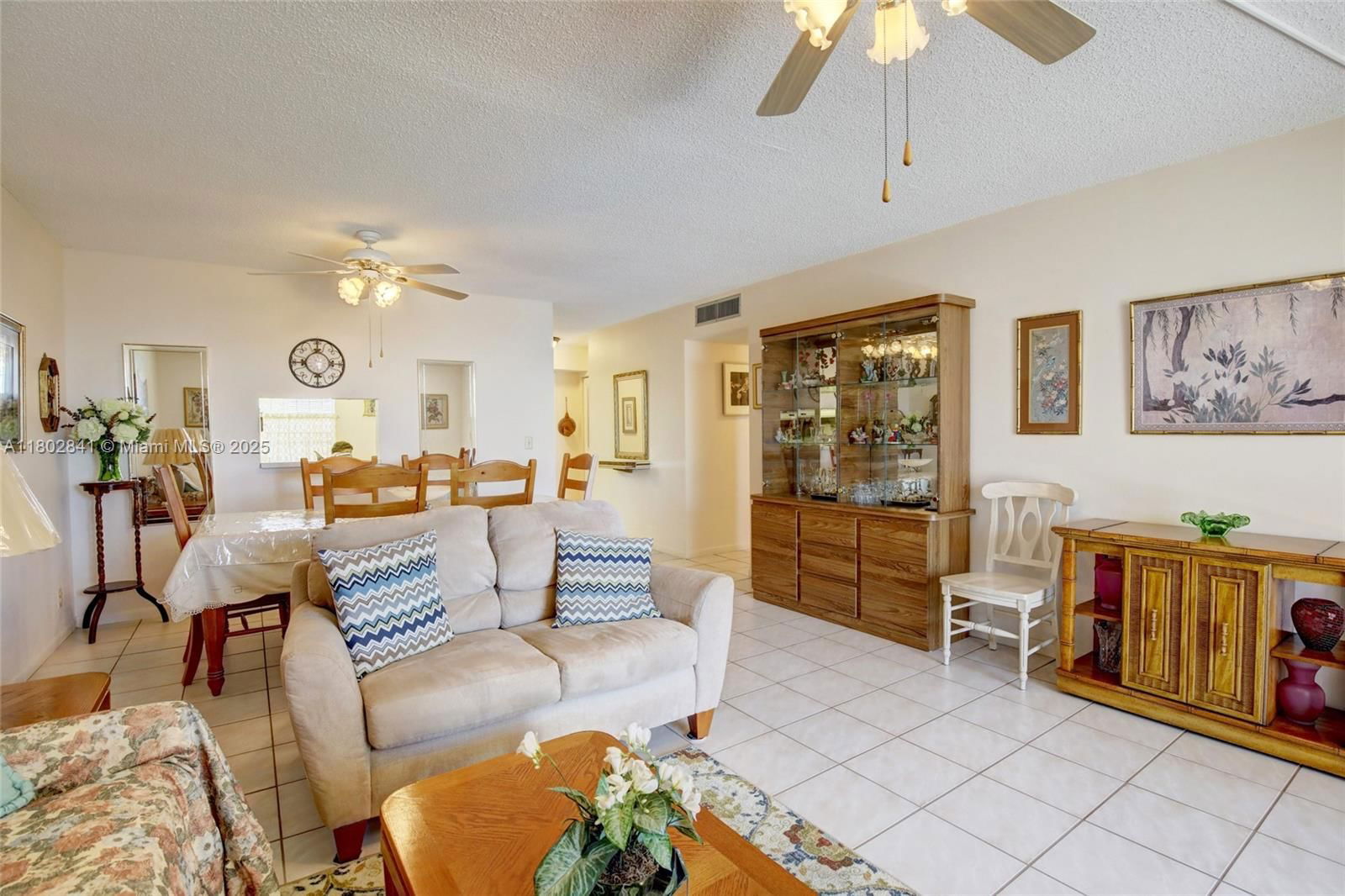 Real estate property located at 424 10th St #405, Broward, Meadowbrook Lakes Condo, Dania Beach, FL