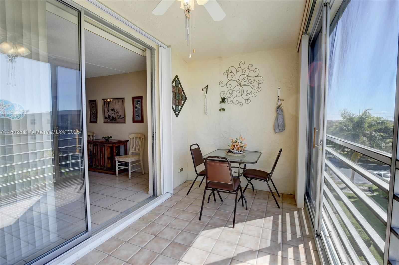Real estate property located at 424 10th St #405, Broward, Meadowbrook Lakes Condo, Dania Beach, FL