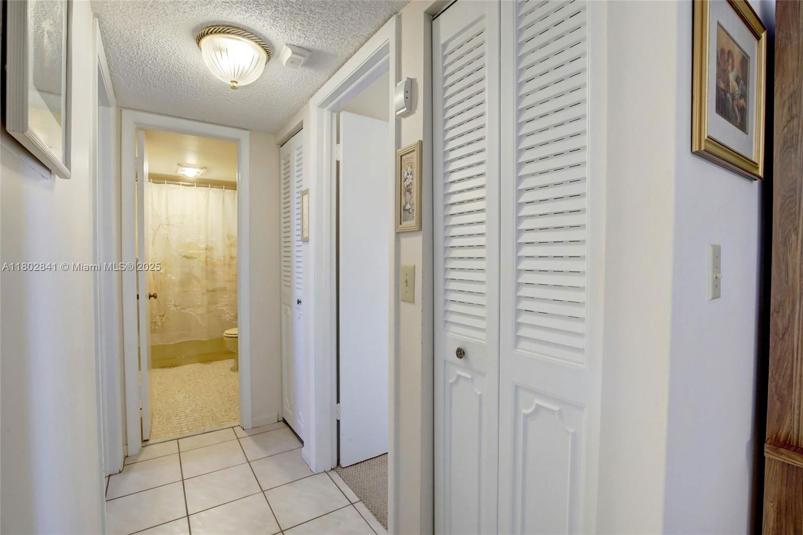 Real estate property located at 424 10th St #405, Broward, Meadowbrook Lakes Condo, Dania Beach, FL